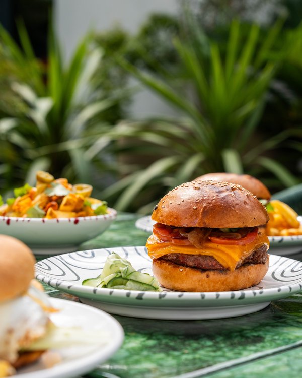 BURGER. BEATS & BUBBLES