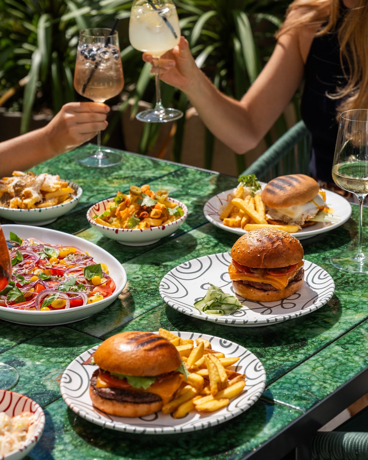 BURGERS, BEATS & BUBBLES