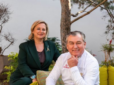 ZU TISCH BEI TONI M.